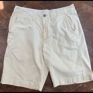 Men’s American Eagle yellow Khaki shorts 36